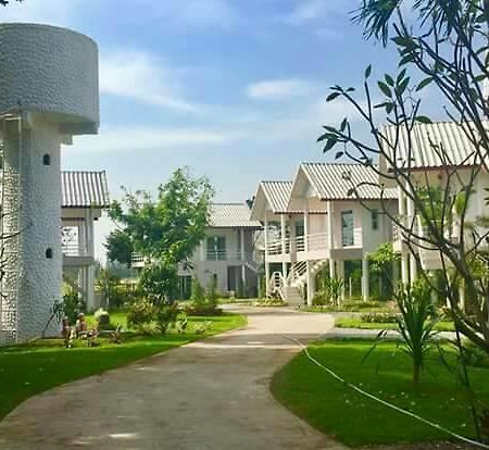 Baan Suan Geb Tawan Hotel Lop Buri Exterior foto