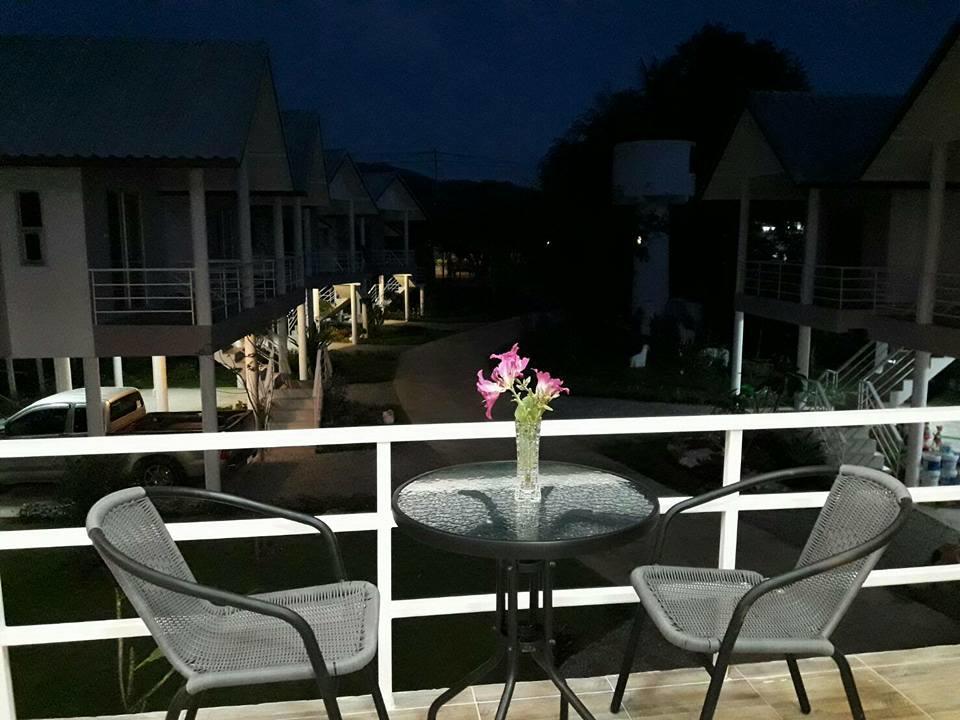 Baan Suan Geb Tawan Hotel Lop Buri Exterior foto