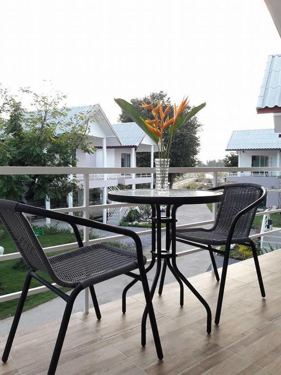 Baan Suan Geb Tawan Hotel Lop Buri Exterior foto