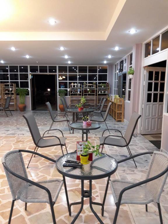 Baan Suan Geb Tawan Hotel Lop Buri Exterior foto