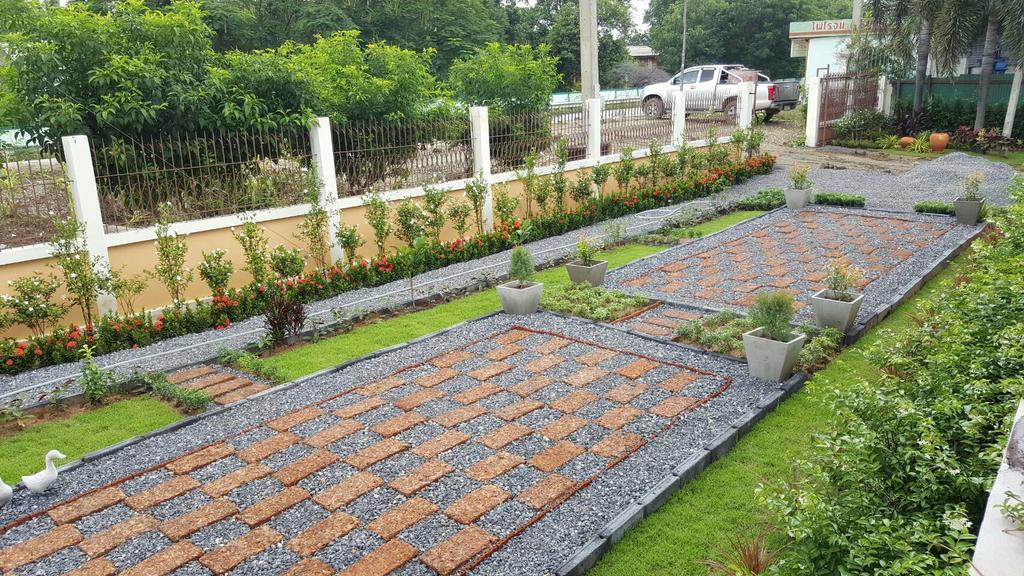 Baan Suan Geb Tawan Hotel Lop Buri Exterior foto